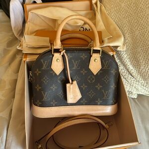 Louis Vuitton Monogram Alma BB.